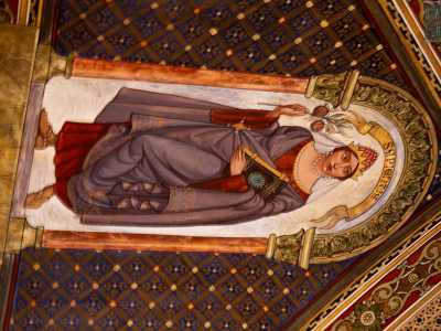 La figura della Sapienza, con un libro in mano